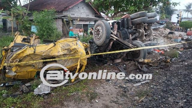 Kecelakaan Kereta Taksaka dengan Truk di Bantul: Pengemudi Truk Diduga Terobos Palang Pintu!