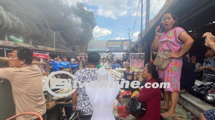 Kebakaran Hebat Melanda Gedung 4 Pasar Horas Pematangsiantar, Pedagang Berhamburan Menyelamatkan Barang Dagangan!