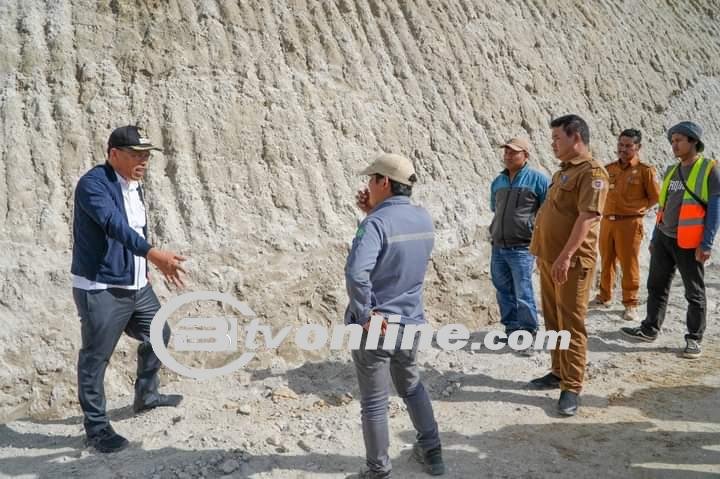 Bupati Humbahas Tinjau Pembangunan Jalan di Pollung