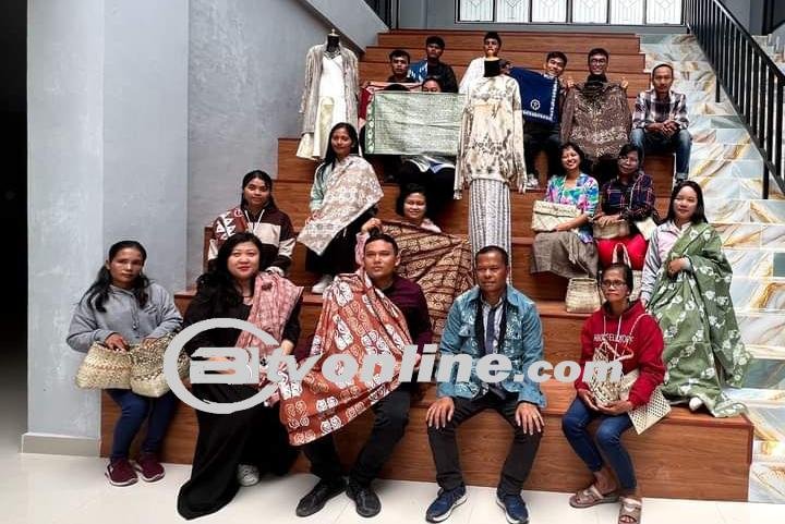 Pelaku Ekonomi Kreatif di Humbahas Dilatih Teknik Pewarnaan dan Menganyam