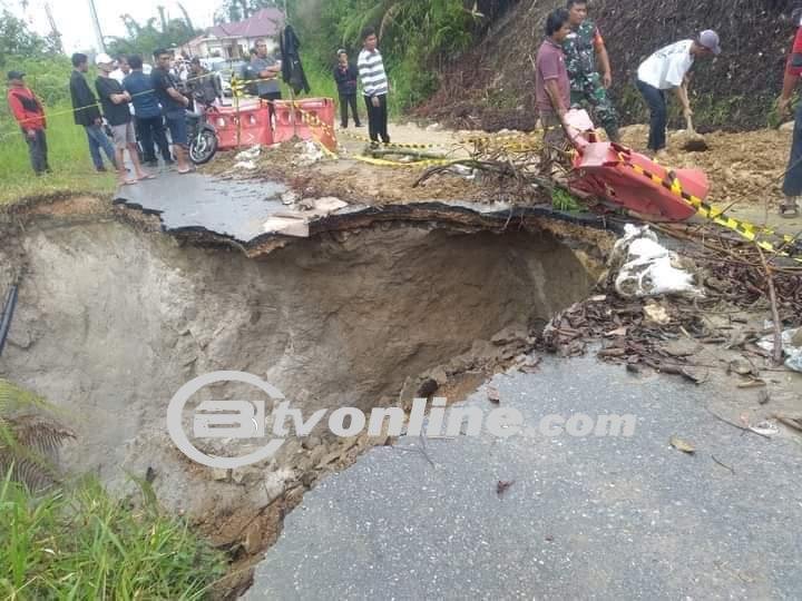 Jalan Longsor di Pintu Bosi Kec.Onan Ganjang Kab.Humbahas kewenangan Provsu
