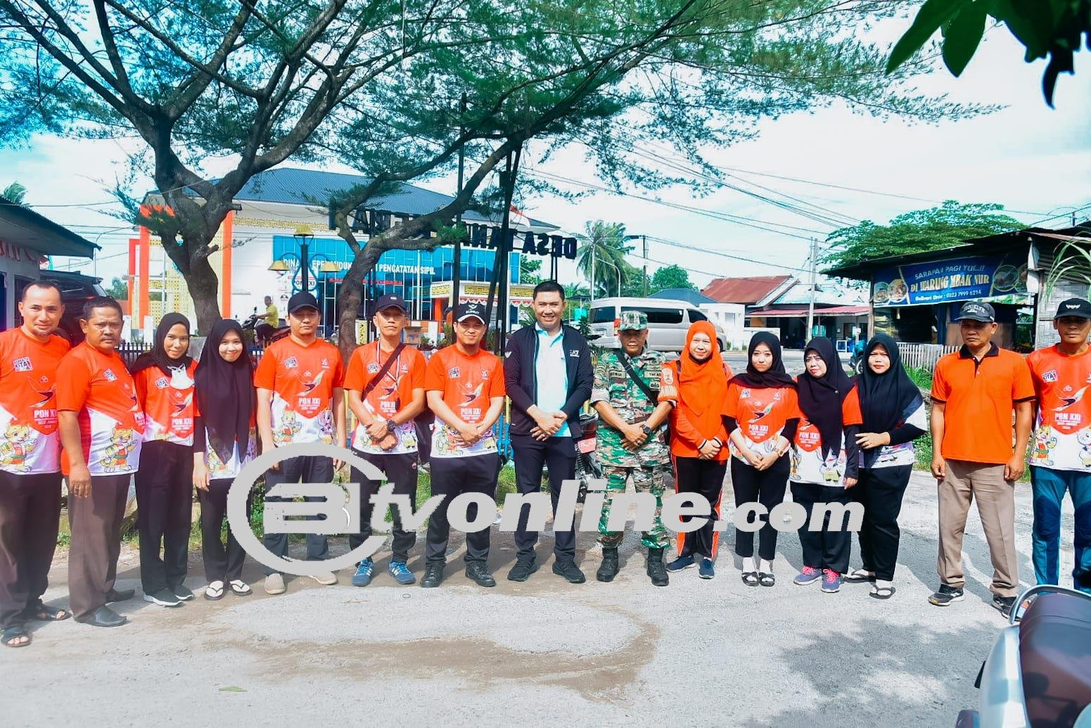 Pj. Bupati Batu Bara Gotong Royong Bersama Warga di Beberapa Desa