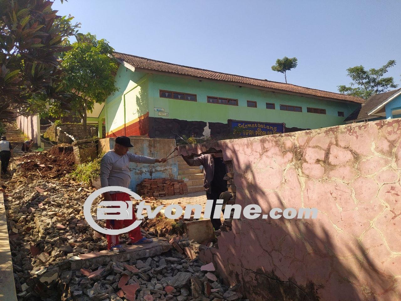 Benteng SDN Tipar Ambruk Akibat Gempa Sukabumi, Tidak Ada Korban Jiwa