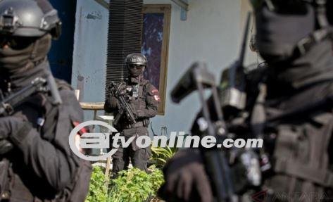 Densus 88 Tangkap Terduga Teroris Kelompok Anshor Daulah di NTB, Sita Senapan Angin dan Buku Radikal