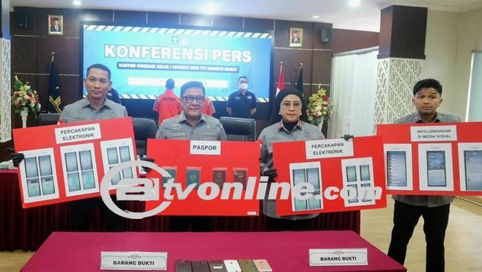 Imigrasi Jakarta Barat Amankan Dua WN China Terlibat Penipuan dan Perekrutan Scammer