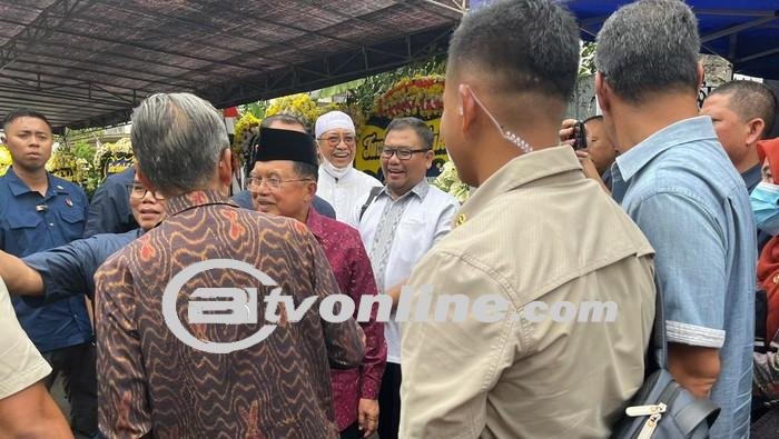 Tokoh-Tokoh Nasional Melayat ke Rumah Duka Ekonom Faisal Basri