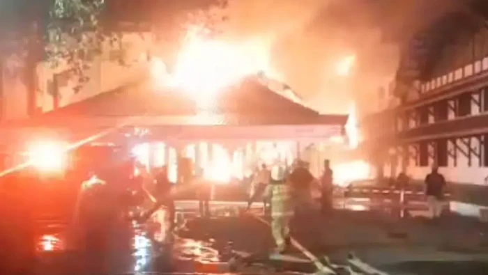 Diduga Korsleting Diduga Penyebabnya, Kebakaran Melanda Pos Bloc Jakarta Pusat!