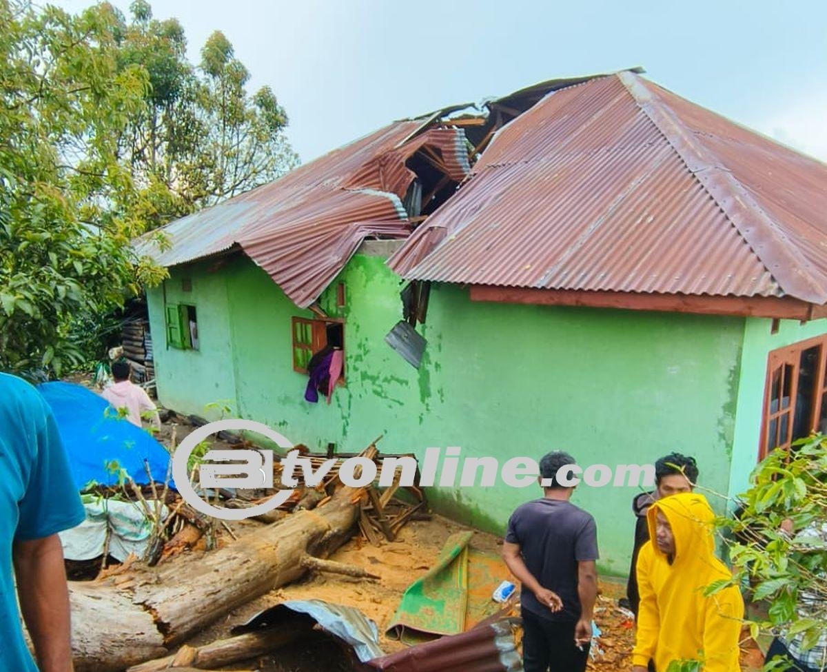 Hujan Lebat dan Angin Puting Beliung Terjang Dusun Lumban Holbung, Satu Tewas dan Delapan Rumah Rusak