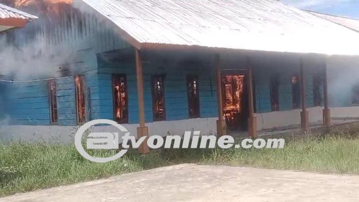 Guru Kerap Tidak Aktif Mengajar! Orang Tua Siswa SMK YPPGI Jeheskiel Dumapa di Papua Bakar Gedung Sekolah!
