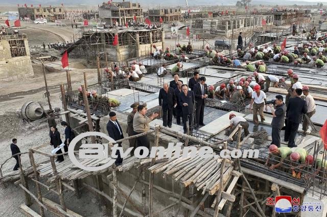 Kim Jong-un Tinjau Daerah Terdampak Banjir di Korea Utara, Tolak Tawaran Bantuan Internasional