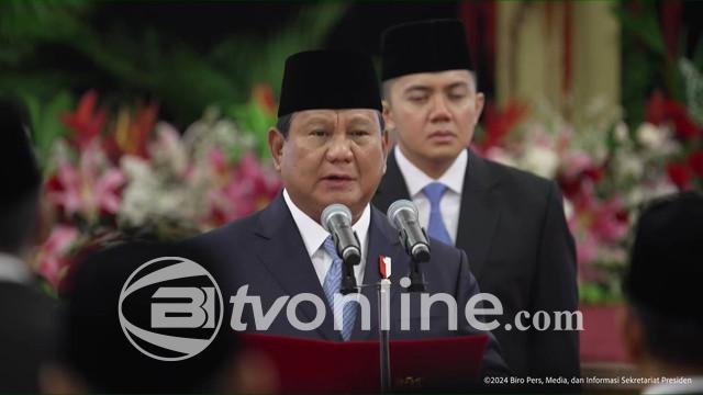 Posisi Unik Mayor Teddy Indra Wijaya: Kenapa Ia Tak Dilantik Bersama Menteri dan Berdiri di Belakang Prabowo?