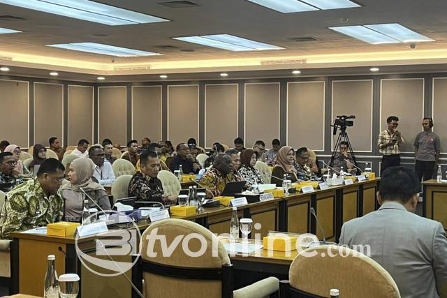 Natalius Pigai: ‘Saya Terkenal Karena Visi, Bukan Karena Merusak’