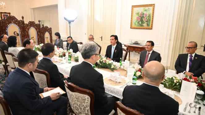 Gibran Rakabuming Raka Terima Kunjungan Kehormatan Wapres Tiongkok: Komitmen Lanjutkan Kerja Sama