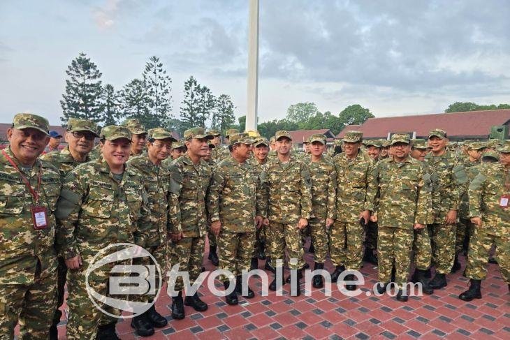 Kegiatan Latihan Militer Menteri Kabinet Merah Putih di Akmil Magelang,Kompak Pakai Baju Loreng!