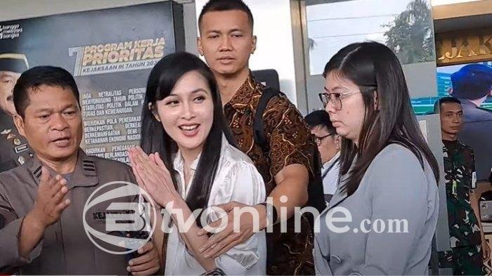 Sandra Dewi Diperintahkan Hadir Kembali Sebagai Saksi Dalam Kasus Korupsi Suaminya