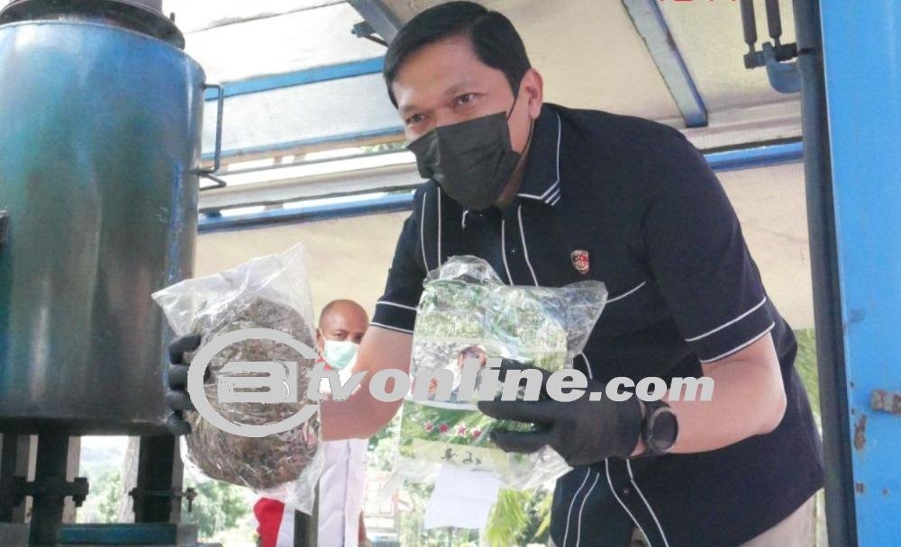 Ditresnarkoba Polda Kepri Berhasil Ungkap Sindikat Narkotika Internasional: 32 Kilogram Ganja Kering dari Thailand Dimusnahkan