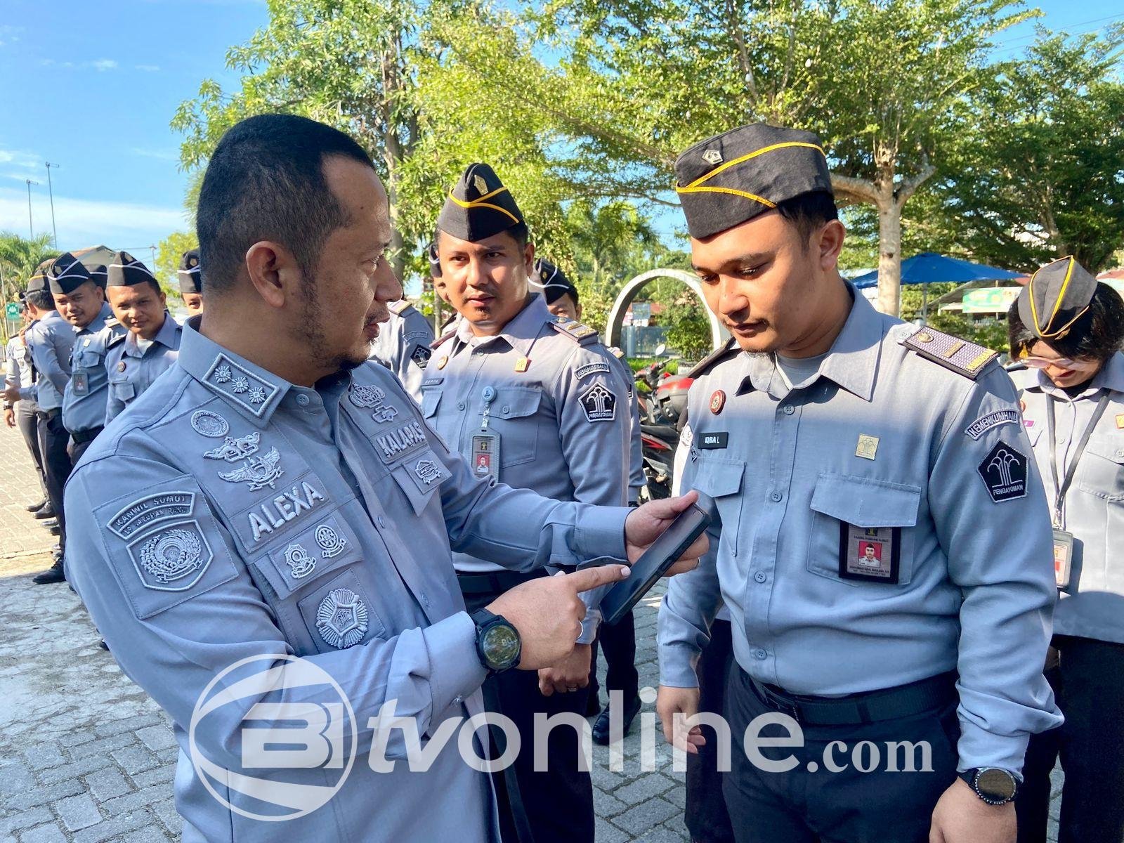 Lapas Labuhan Ruku Berikan Penghargaan Pegawai Teladan Untuk Tingkatkan Semangat Kinerja