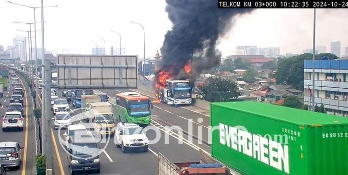 Bus Pariwisata Yang Angkut 58 Anak TK Terbakar di Tol Wiyoto Wiyono