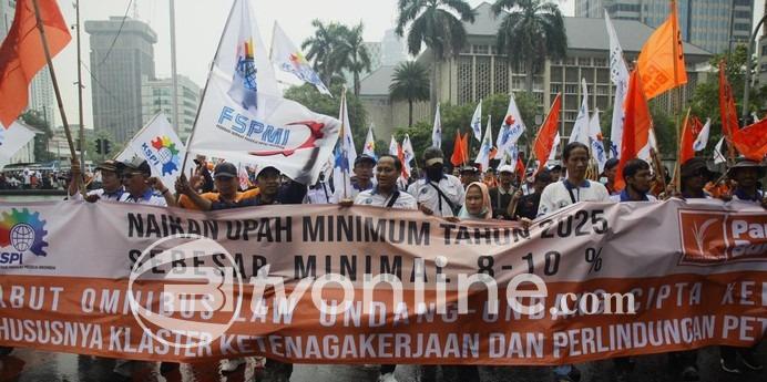 Buruh Mengeluh 5 Tahun Nombok: Tuntutan Kenaikan Upah 8-10% Diajukan Kepada Prabowo