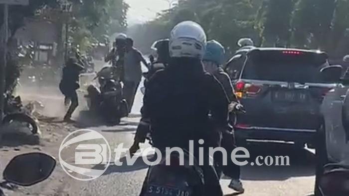 Gresik Heboh! Duel Carok Dua Pria Terkait Perselisihan Lahan Supeltas