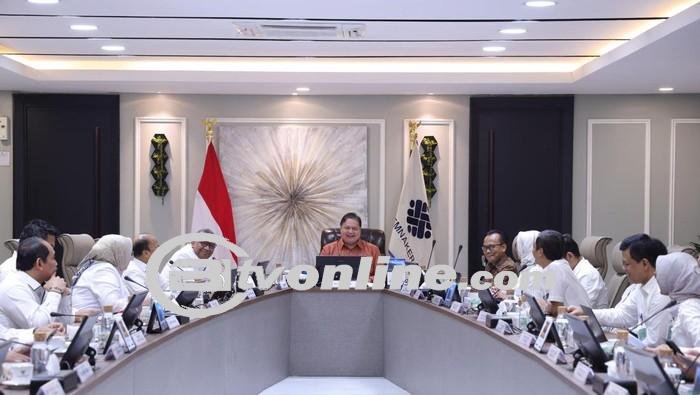 Airlangga Hartarto Pimpin Rapat di Kementerian Ketenagakerjaan Sebagai Menteri Ketenagakerjaan Ad Interim