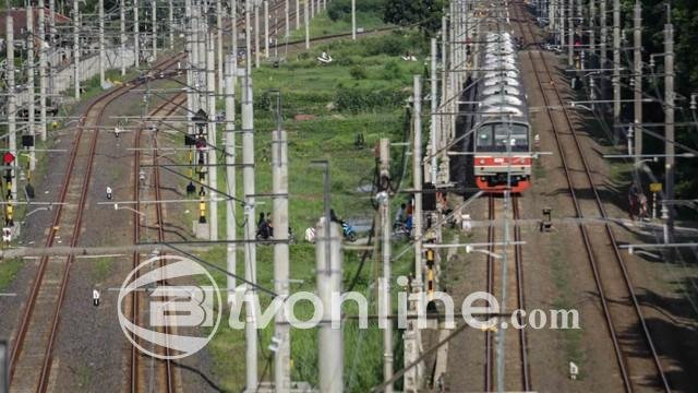 Pria Diduga Bunuh Diri dengan Menabrakkan Diri ke KRL Commuter Line di Pademangan!