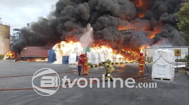 Kebakaran Hebat Melanda Pabrik Minyak Goreng di Bekasi, Tujuh Korban Tewas