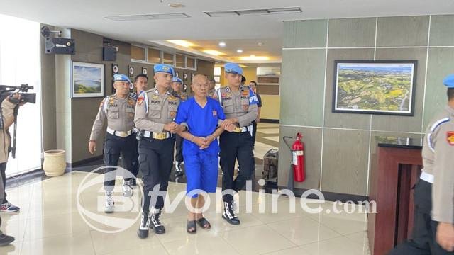 Tampang Plontos dan Berbaju Tahanan, AKP Dadang Iskandar Ditampilkan dalam Konferensi Pers Penembakan AKP Ulil