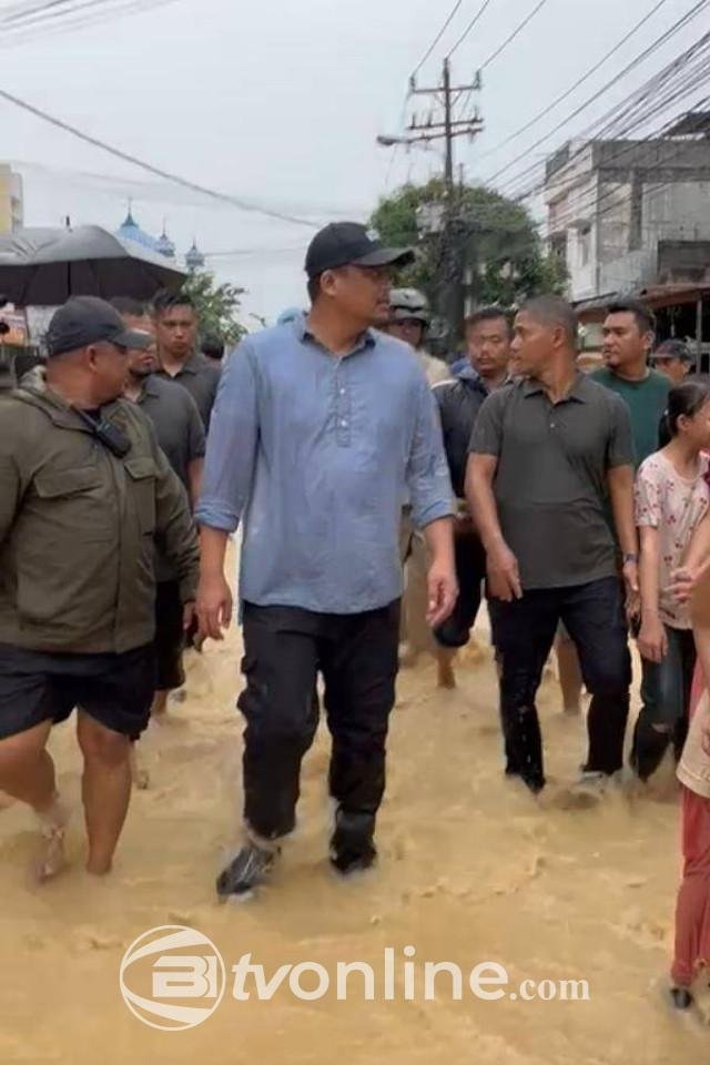 Bobby Nasution Tinjau Banjir di Tanjung Gusta, Sebut Tiga Sungai Meluap Sebabkan Banjir di Medan
