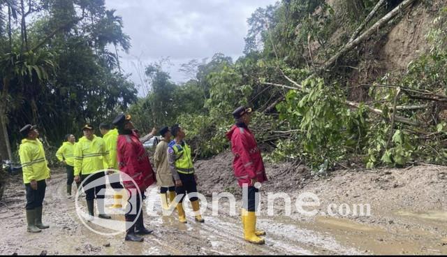 Jalur Medan-Karo Dibuka Kembali Setelah Dua Hari Terputus Akibat Longsor, Evakuasi Terus Berlanjut