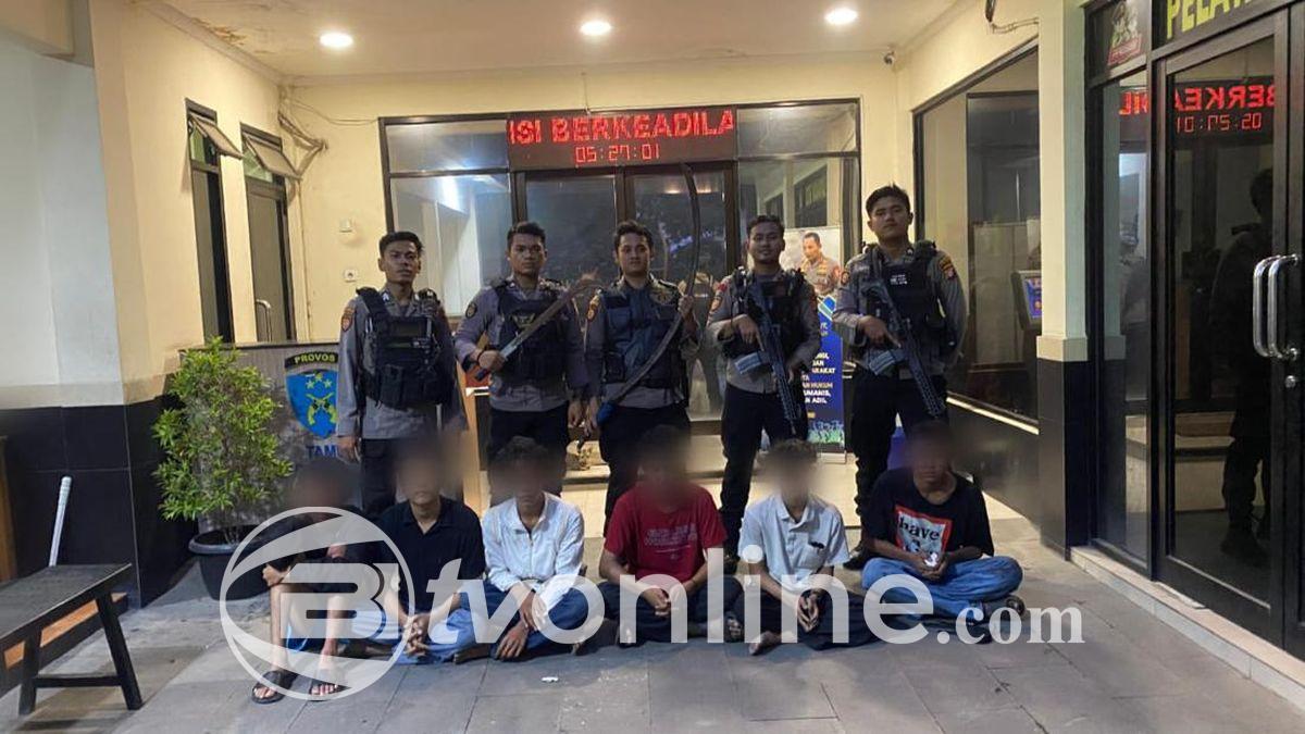 Polres Jakarta Barat Amankan 6 Remaja Bawa Senjata Tajam Diduga Hendak Tawuran