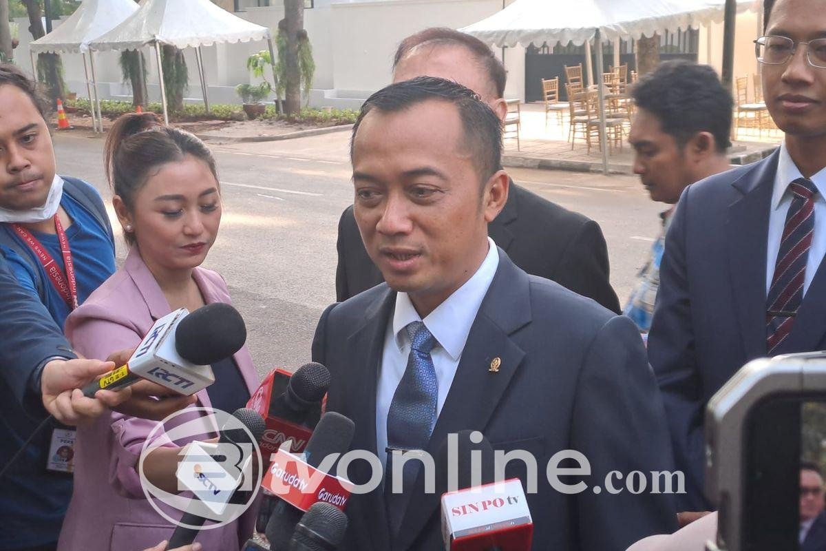 Prasetyo Hadi Klarifikasi Video Prabowo Dukung Luthfi-Yasin: “Sebagai Ketua Umum Gerindra, Bukan Presiden