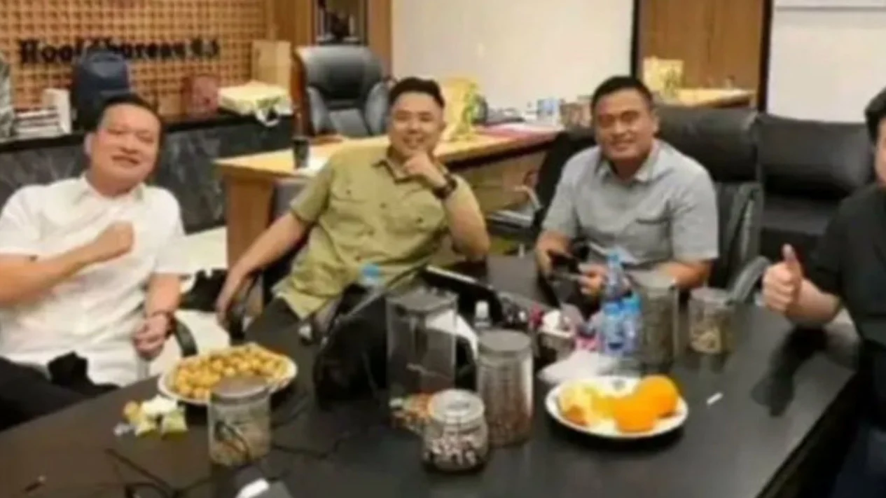 Kasus Pemaksaan Siswa Sujud dan Menggonggong, Ivan Sugianto Kembali Jadi Sorotan Setelah Foto Bareng Wakasat Reskrim Polrestabes Surabaya