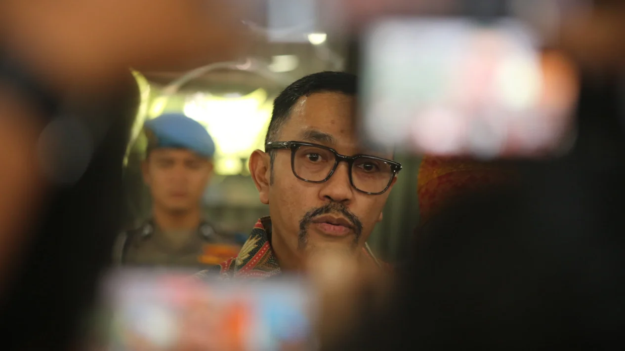 Ahmad Sahroni Ingatkan Anggota Polri Soal Bahaya Senjata Api: “Senjata Itu Panas dan Berisiko”