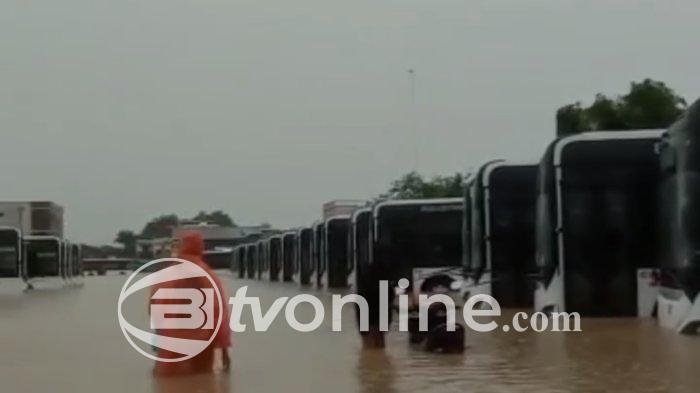 Belasan Bus Listrik di Medan Terendam Banjir, Kadishub: Bukan Mogok, Hanya Terdampak Banjir