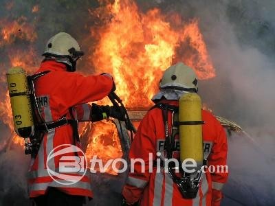 Kebakaran Melanda Lapak di Jalan Aseni Raya, Kalideres, Jakarta Barat