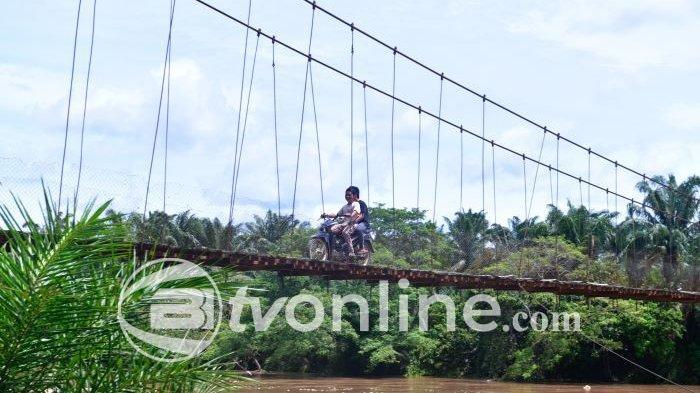 Edy Rahmayadi Janji Perbaiki Jembatan Gantung di Padanglawas Jika Terpilih Kembali