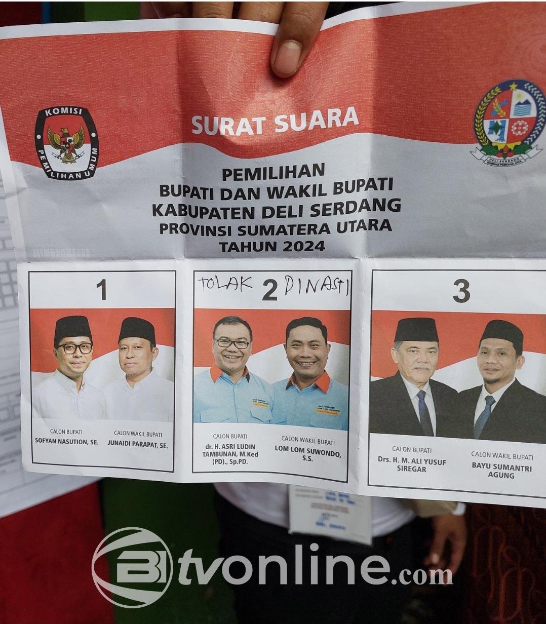 Surat Suara Bertuliskan “Tolak Dinasti” di TPS 2 Desa Cinta Damai: Simbol Perlawanan Masyarakat terhadap Politik Keluarga?