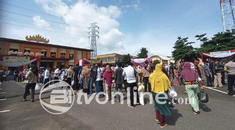 Ribuan Warga Medan Antusias Belanja di Pasar Murah Polda Sumut dan Pertamina, Sembako Murah Sambut Pilkada 2024