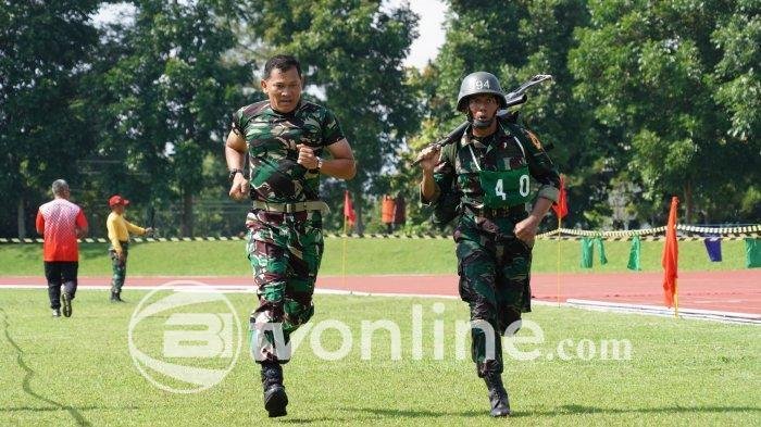 Taruna Akmil Tk IV/Sermatutar Diuji Ketangguhannya, Danmentar Apresiasi Taruna Berprestasi dalam Essay Militer