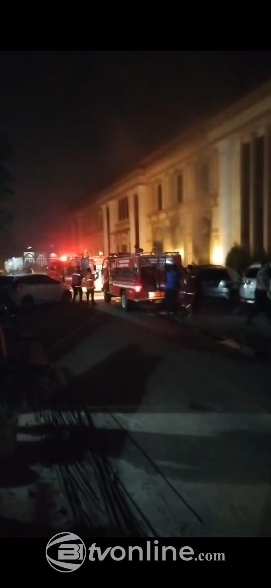 8 Unit Damkar Diturunkan Padamkan Api Kebakaran Di Gedung A Ruang Sat Sabhara Polresta Jambi