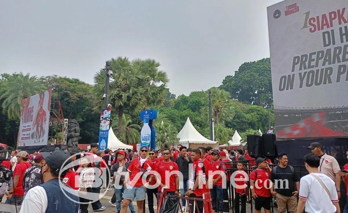 Suporter Timnas Indonesia Padati Stadion Gelora Bung Karno Menyambut Laga Kualifikasi Piala Dunia 2026 Melawan Jepang