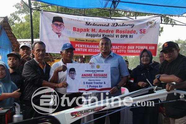 Andre Rosiade Serahkan Alsintan dan Sembako untuk Dukung Pertanian di Kota Padang