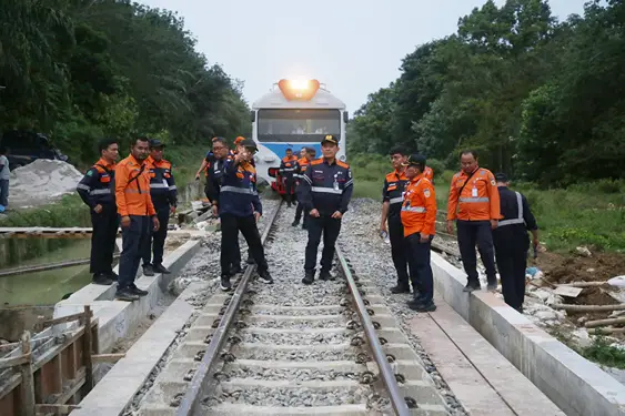 PT KAI Divre I Sumut Lakukan Pemeriksaan Lintas Kereta Api Antisipasi Musim Hujan