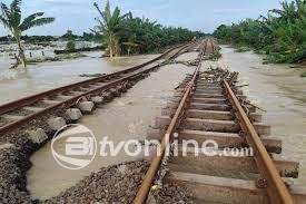 Banjir Menggenangi Jalur Kereta di Blitar, Tiga Kereta Tertahan 30 Menit