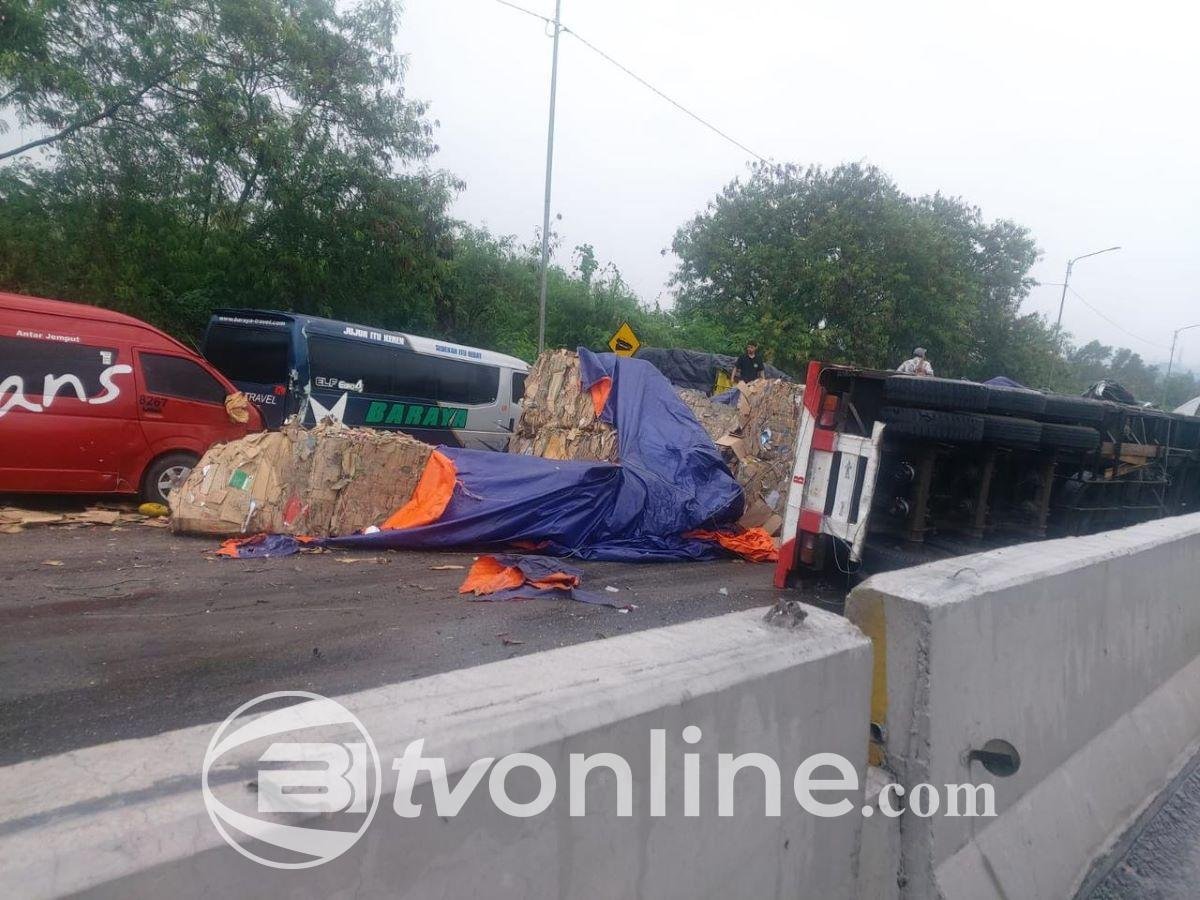 Sopir Truk Pengangkut Kardus Ditangkap Terkait Kecelakaan Beruntun di Tol Cipularang
