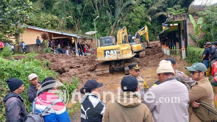 Longsor di Desa Semangat Gunung Karo! 10 Orang Hilang dan 11 Selamat