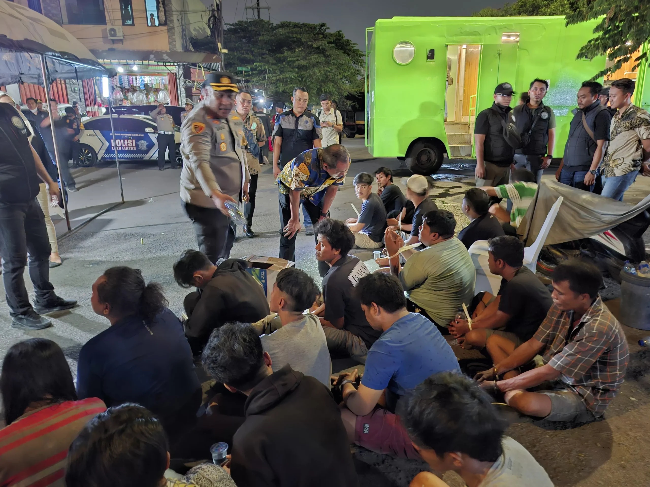 Polisi Grebek Kampung Narkoba di Surabaya, Temukan Bunker Berisi 1 Kg Sabu dan Uang Rp 230 Juta