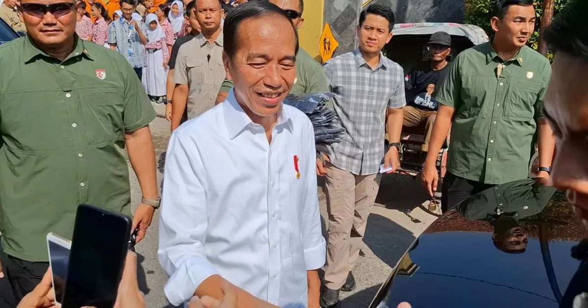 Jokowi Tinjau Proyek Elevated Rail Simpang Tujuh Joglo Solo, Tekankan Pentingnya Kelanjutan Pembangunan