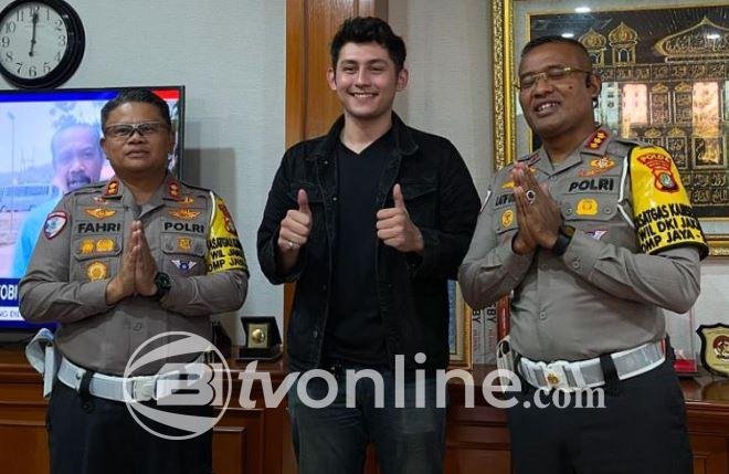 Aktor Lachlan Gibson Viral Setelah Keluhkan Arogansi Oknum Polantas di Jakarta?